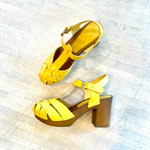 Load image into Gallery viewer, CASTA E DOLLY YELLOW SANDAL
